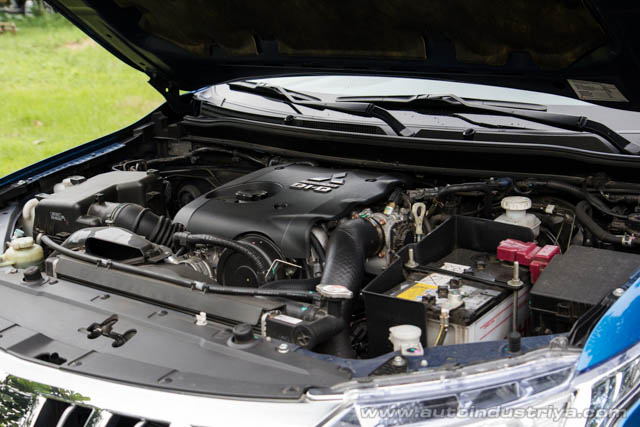 2015 Mitsubishi Strada GLS Sport V engine shot