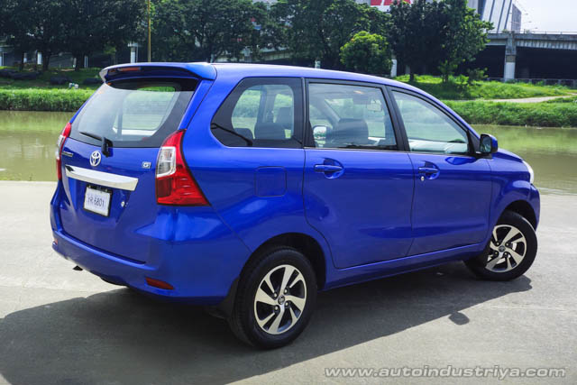 Rear quarter view of the 2015 Toyota Avanza