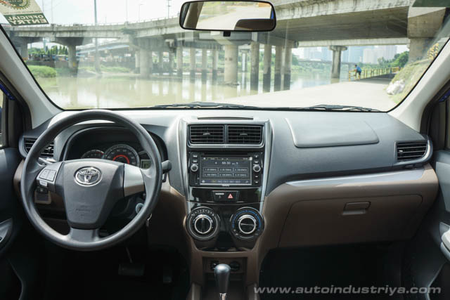 The dashboard of the 2015 Toyota Avanza