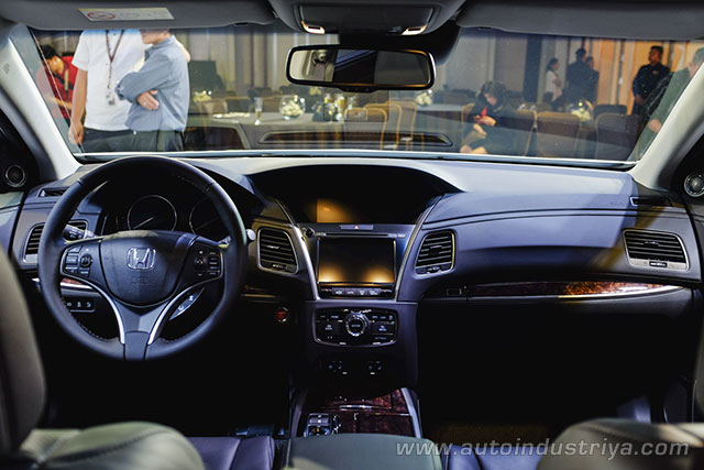 Honda Legend interior