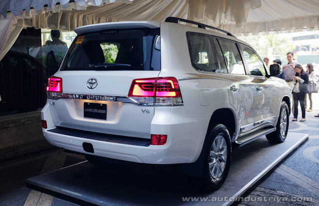 rear of land cruiser