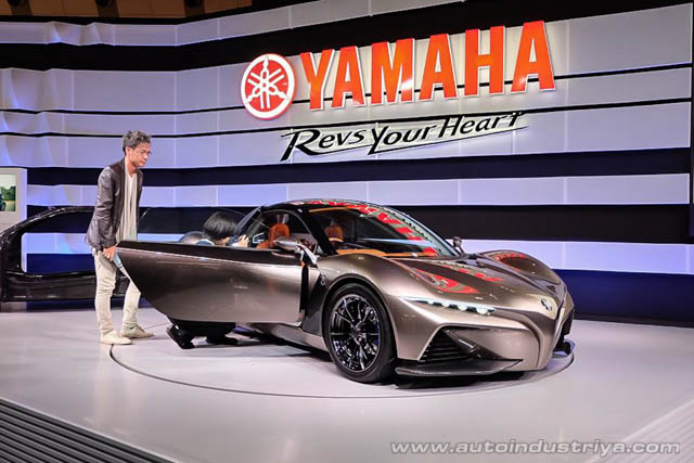 Front quarter view of the Yamaha Sports Ride Concept