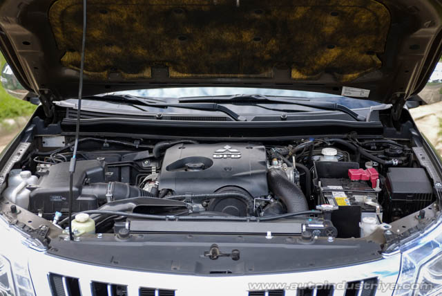 2015 Mitsubishi Strada GLS V engine shot