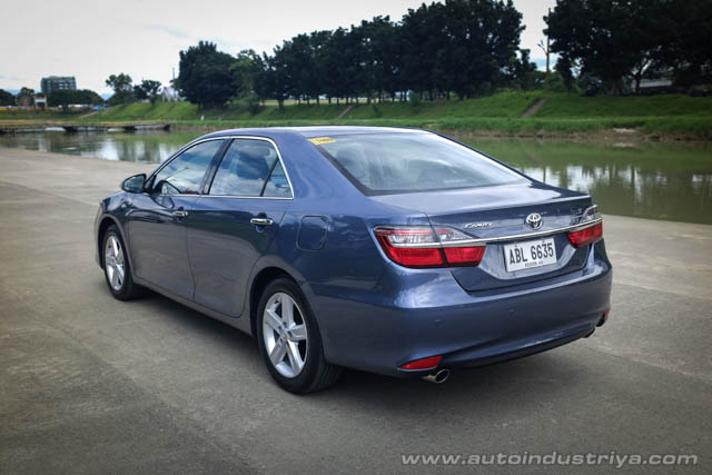 Rear quarter view of the 2015 Toyota Camry 2.5S