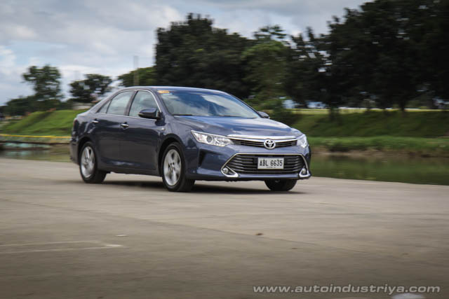 Running shot of the 2015 Toyota Camry 2.5S