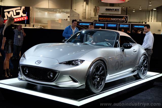 Front quarter view of the Mazda Spyder MX-5 concept