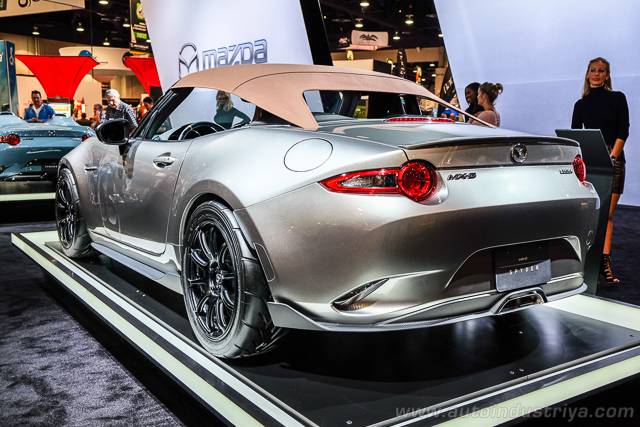 Rear quarter view of the Mazda Spyder MX-5 concept