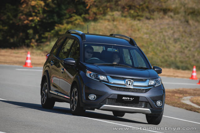 2016 Honda BR-V Prototype driving shot