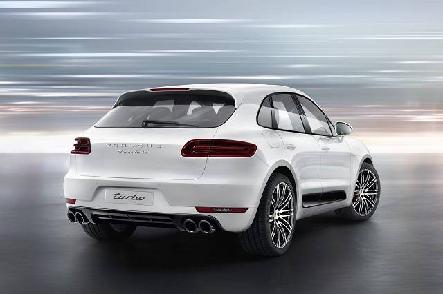 Rear quarter view of the 2016 Porsche Macan