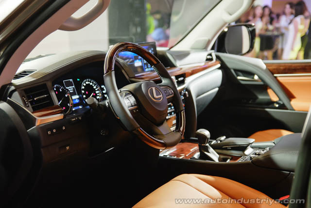 Inside the 2016 Lexus LX570