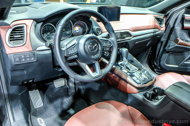Mazda CX-9 dashboard