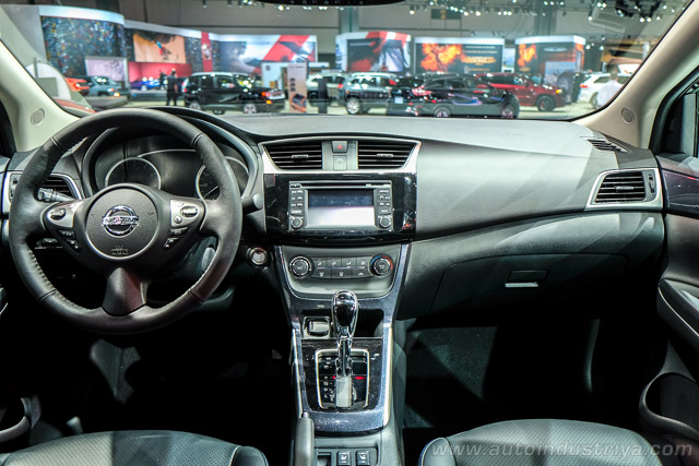 2016 Nissan Sentra interior