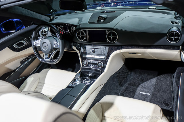 Mercedes-Benz SL interior