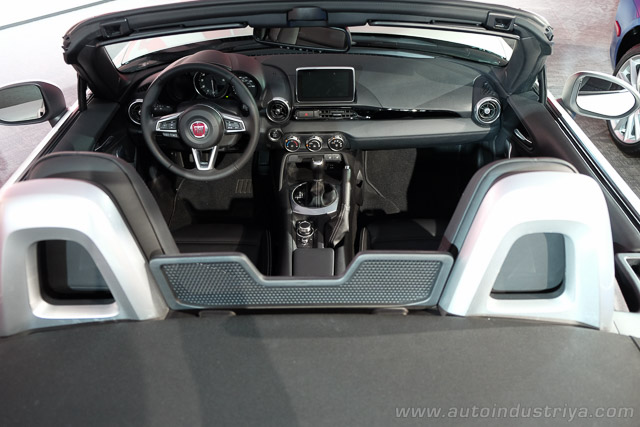 Fiat 124 Spider interior