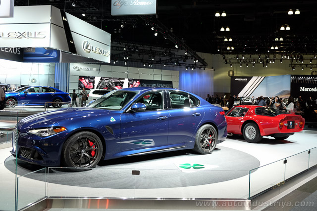 Alfa Romeo Giula front quarter