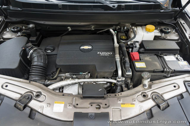 2015 Chevrolet Captiva AT engine shot