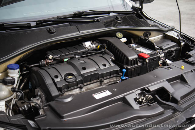 2015 Peugeot 301 AT engine shot