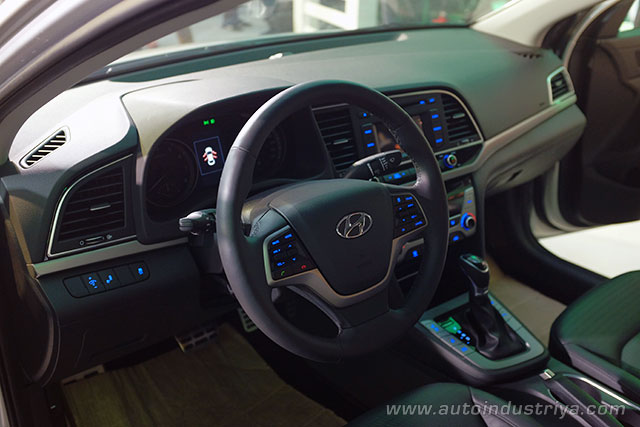 2016 Hyundai Elantra interior