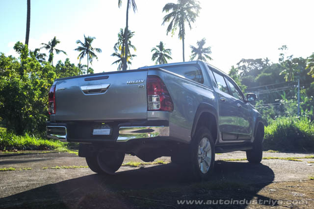 2015 Toyota Hilux 2.4G MT rear shot