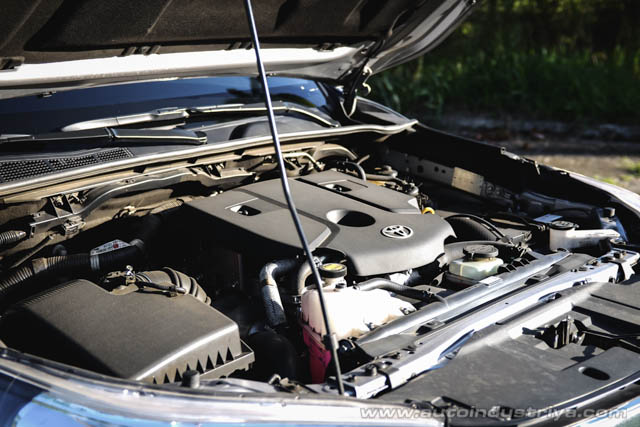 2015 Toyota Hilux 2.4G MT engine shot