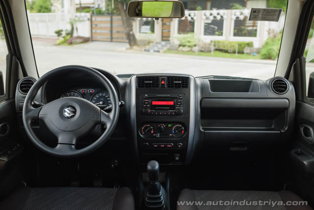 2015 Suzuki Jimny 1.3 MT dashboard shot