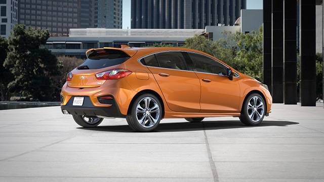 Rear quarter view of the 2017 Chevy Cruze Hatch