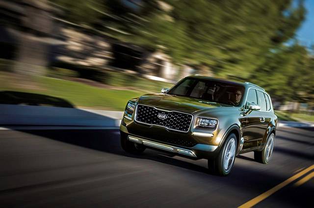 The Kia Telluiride on the move