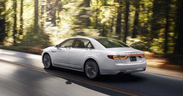 The 2017 Lincoln Continental's rear and side
