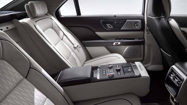 Entertainment features present on the rear compartment