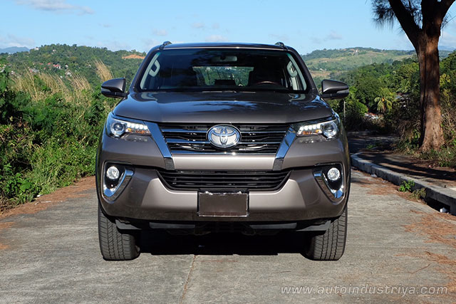 2016 Toyota Fortuner front