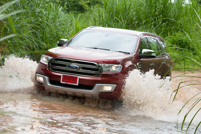 Ford Everest traversing water