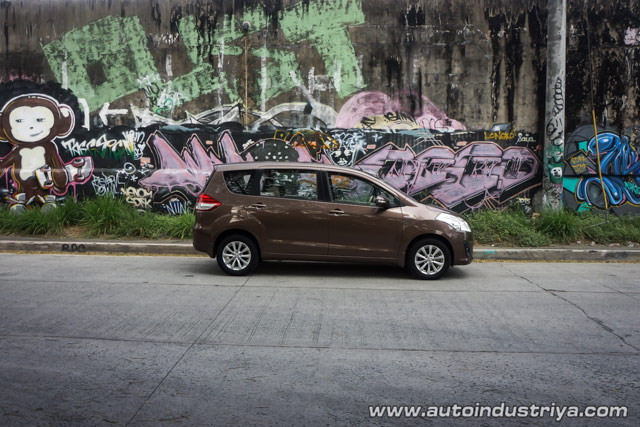 Side profile of the Suzuki Ertiga GLX AT