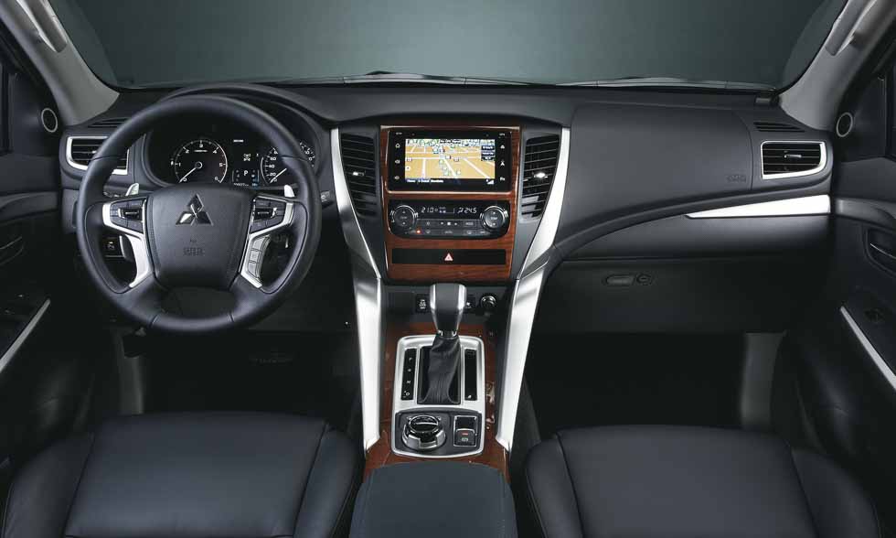 2016 Mitsubishi Montero Sport dashboard