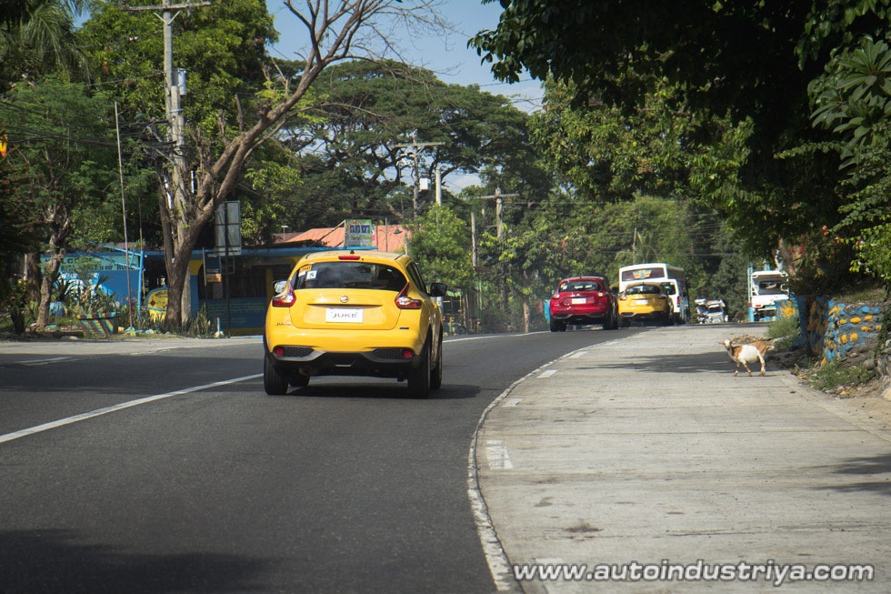 Nissan Juke on MacArthur Highway