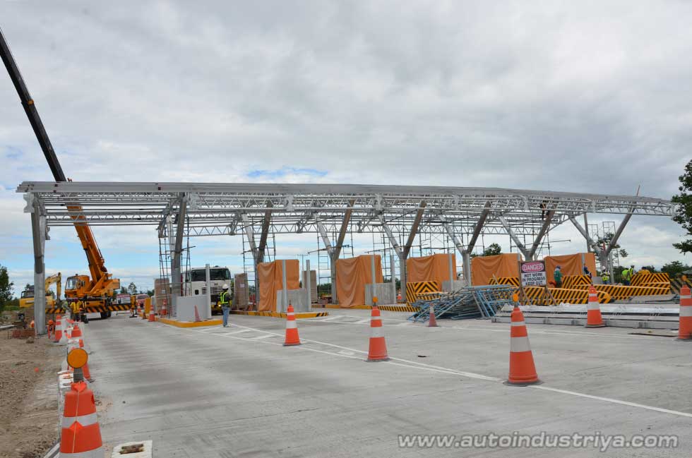 Tarlac toll plaza construction