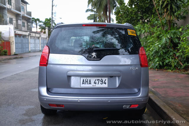 2015 Peugeot 5008 rear shot