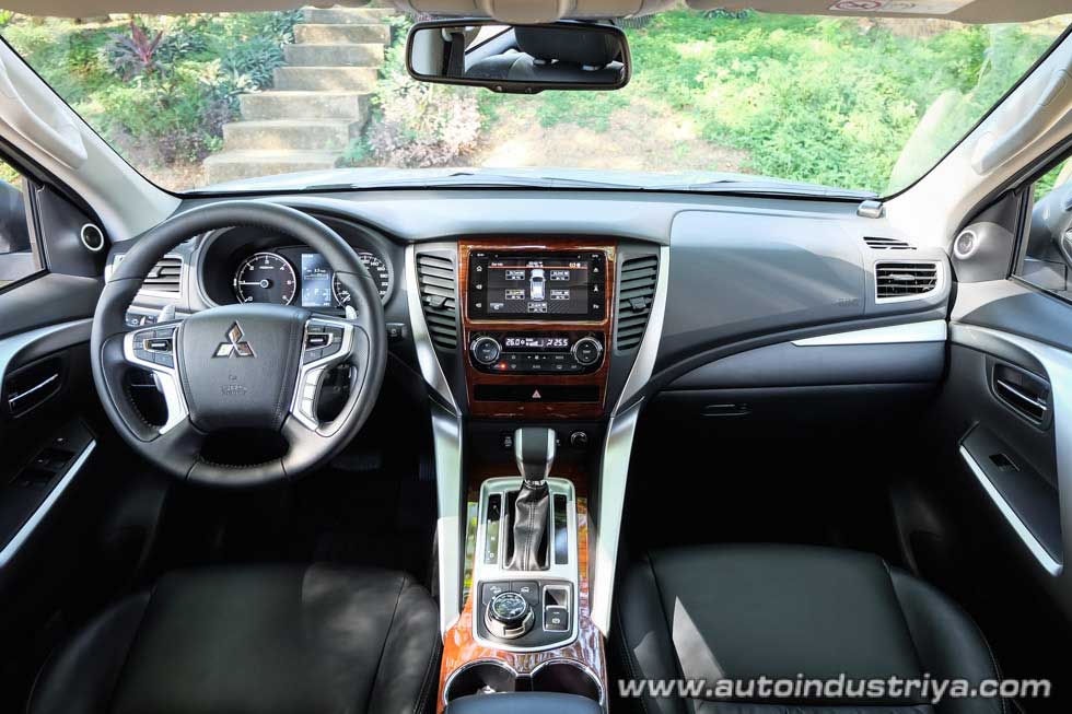 2016 Mitsubishi Montero Sport dashboard shot