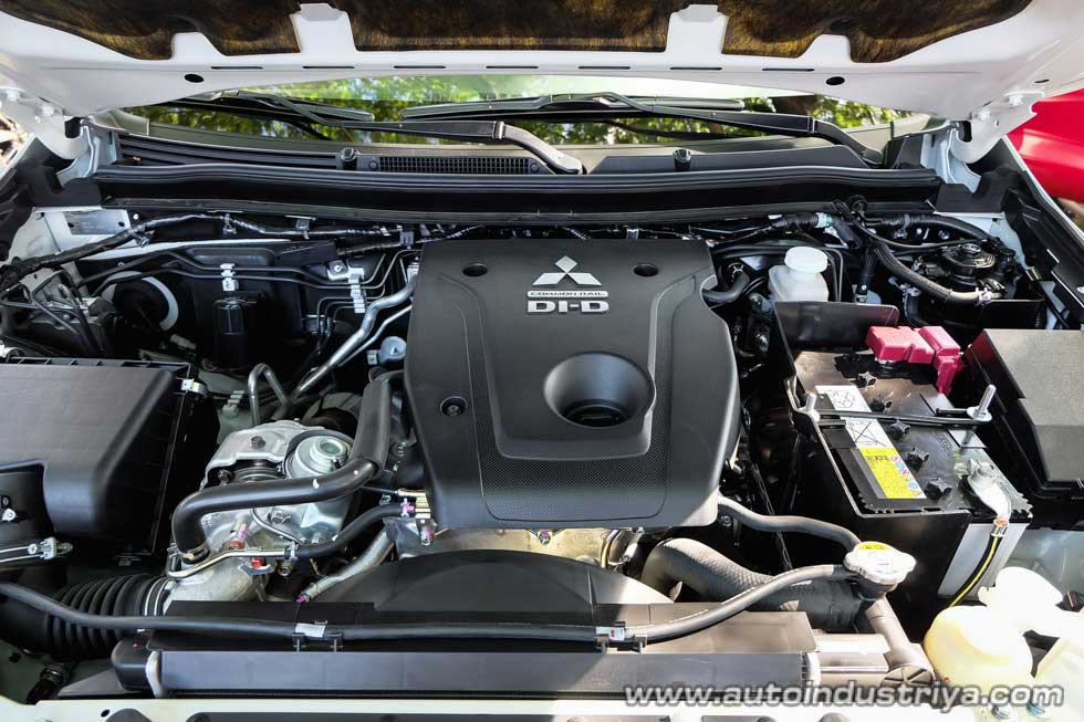 2016 Mitsubishi Montero Sport engine shot