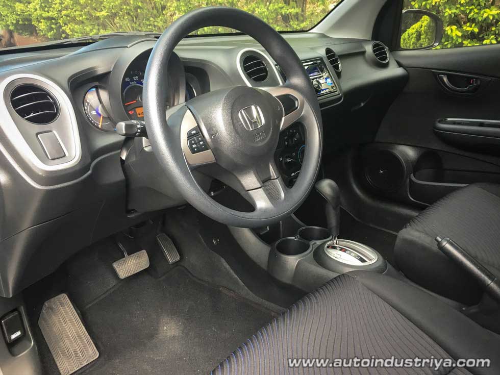2015 Honda Mobilio V dashboard shot