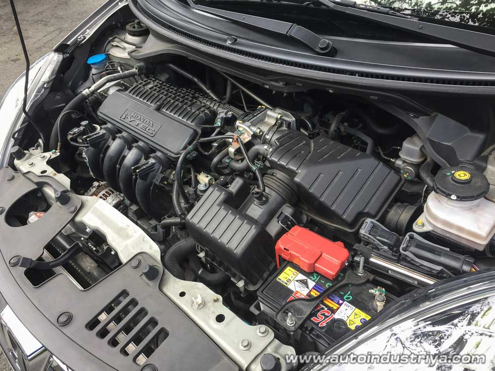 2015 Honda Mobilio V engine shot