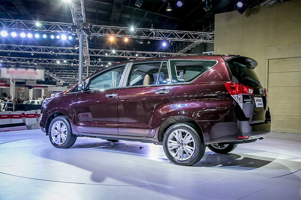 2016 Toyota Innova Crysta rear quarter