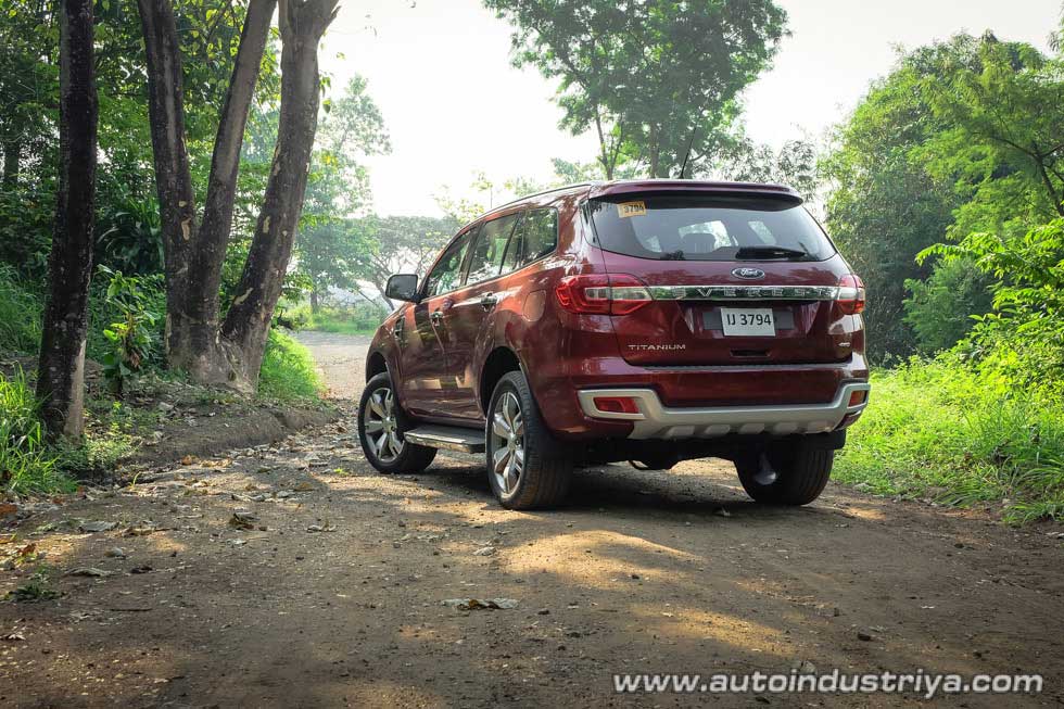 2016 Ford Everest rear
