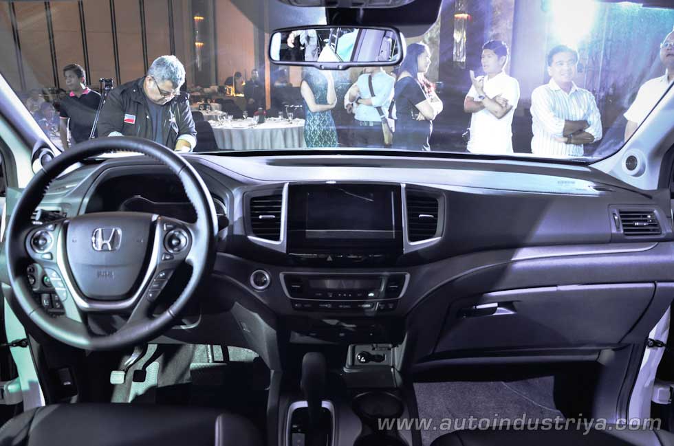 Honda Pilot cockpit