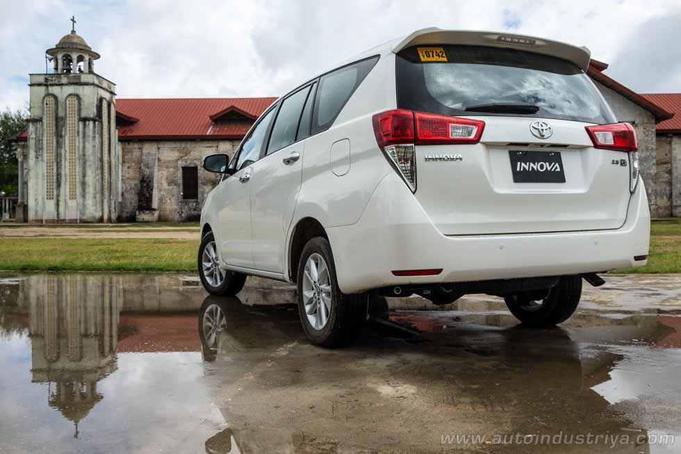 2016 Toyota Innova rear quarter beauty shot