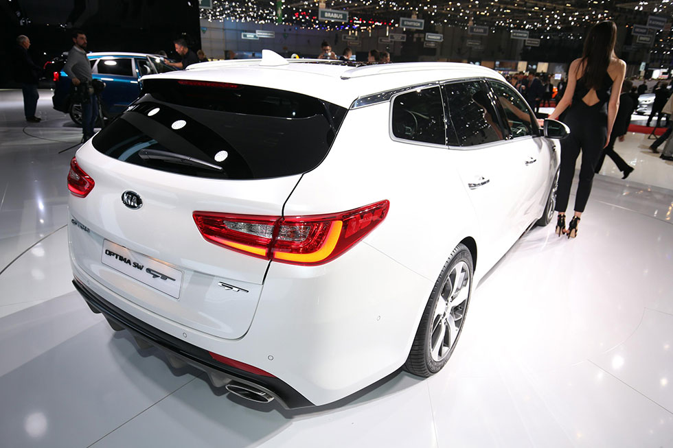 Rear quarter of the Kia Optima GT Sportswagon