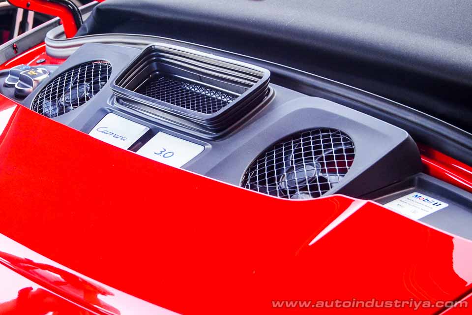 2016 Porsche 911 Carrera S engine