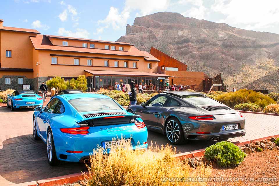 2016 Porsche 911 Carrera rear