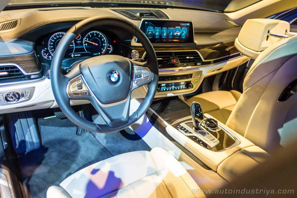 2016 BMW 7 Series dashboard