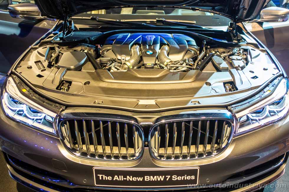 2016 BMW 7 Series engine
