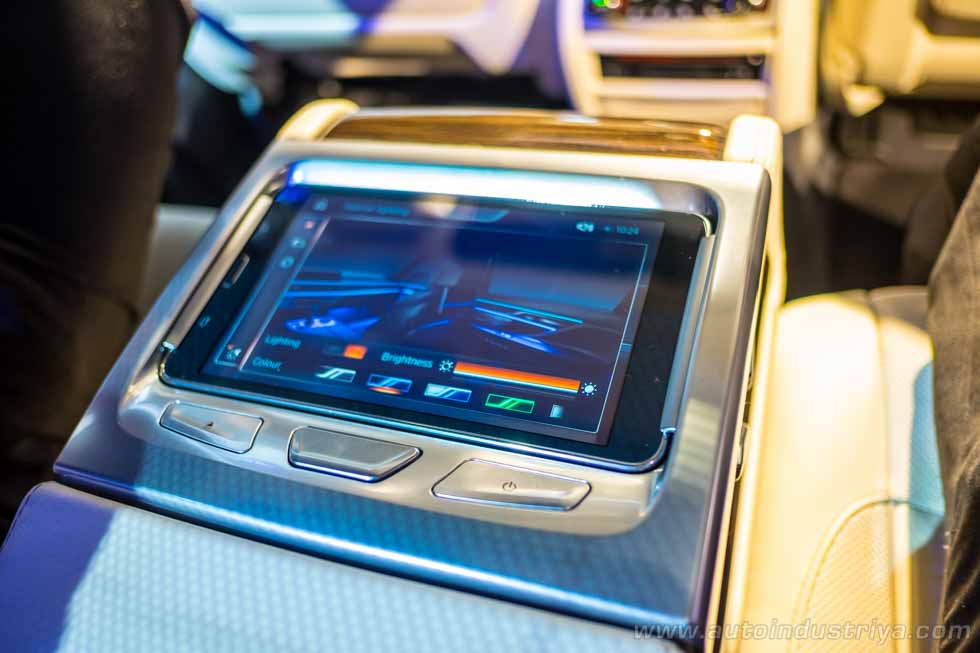 2016 BMW 7 Series tablet